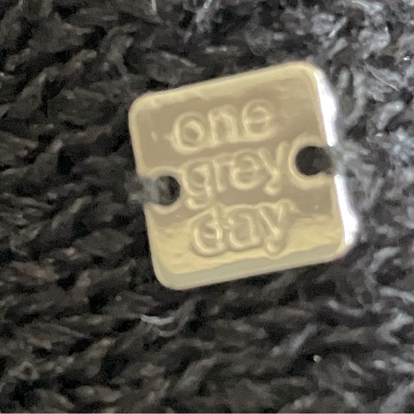 Like New One Grey Day black linen mix sleeveless hi/lo top - Picture 10 of 14